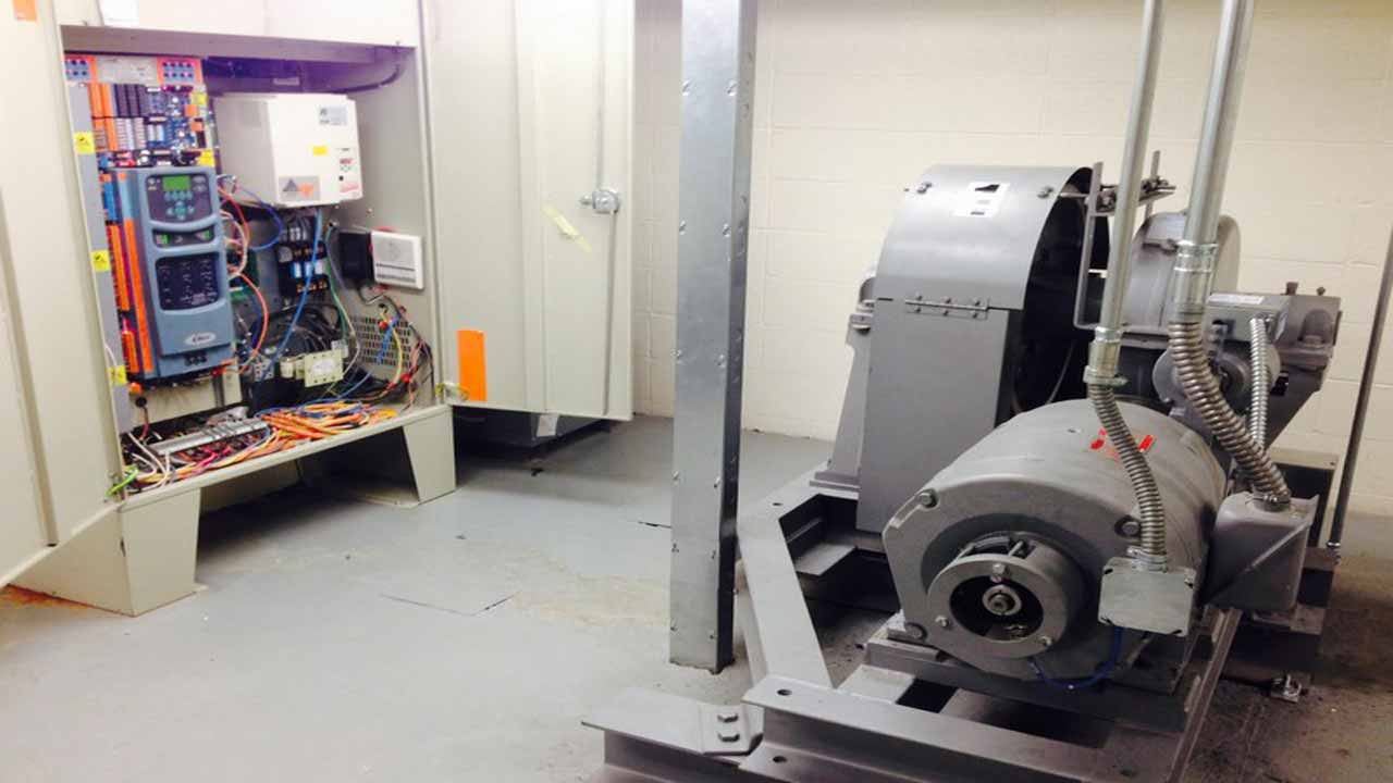 ups در آسانسور